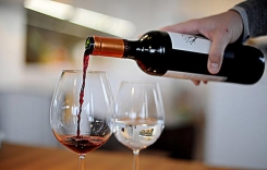 紅酒開(kāi)了以后一般能放多久 紅酒開(kāi)了很久還能喝嗎