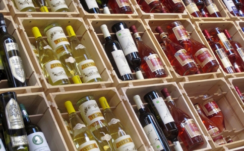 重慶紅酒批發市場-進口紅酒和國產紅酒有什么區別？